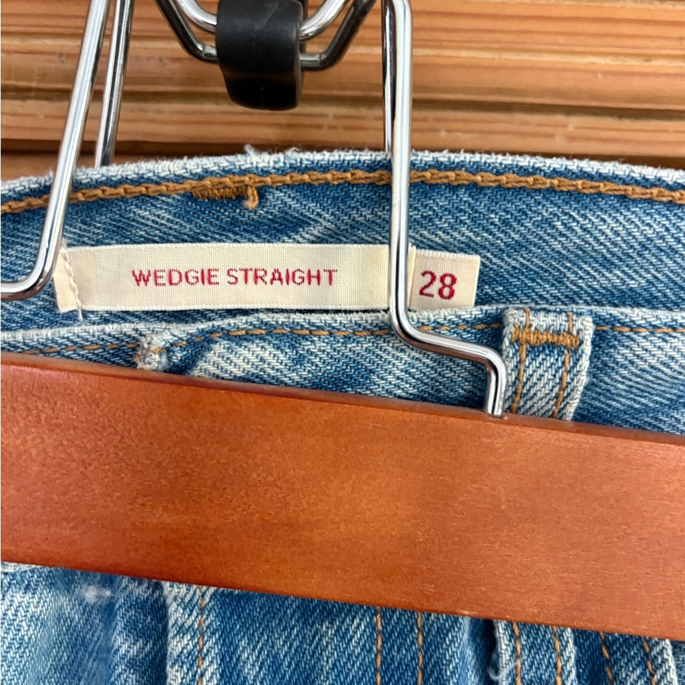 Levi's Wedgie Straight Distressed Women Jeans - Picture 5 of 5